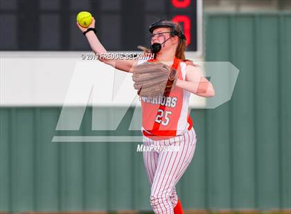 Thumbnail 1 in Bosqueville vs. Honey Grove (UIL 2A Regional Semifinal) photogallery.