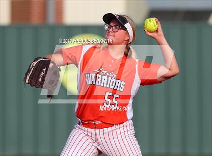 Thumbnail 1 in Bosqueville vs. Honey Grove (UIL 2A Regional Semifinal) photogallery.
