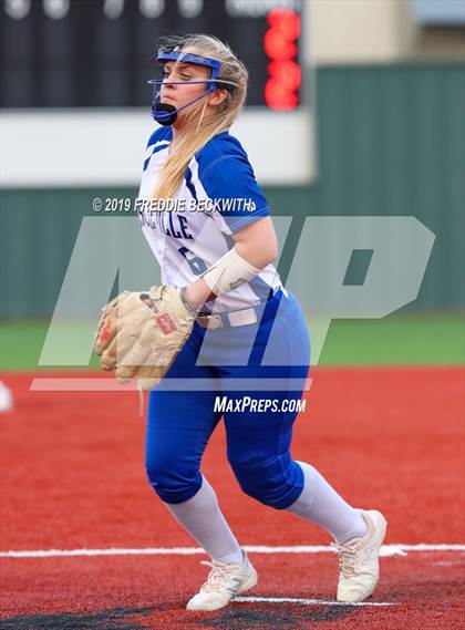 Thumbnail 3 in Bosqueville vs. Honey Grove (UIL 2A Regional Semifinal) photogallery.