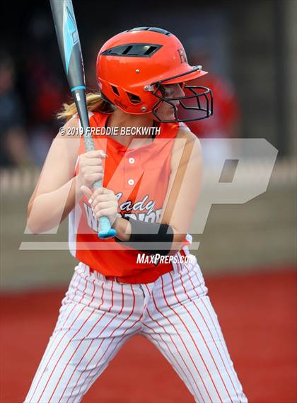 Thumbnail 2 in Bosqueville vs. Honey Grove (UIL 2A Regional Semifinal) photogallery.