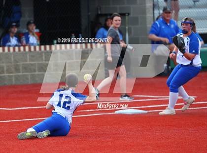Thumbnail 2 in Bosqueville vs. Honey Grove (UIL 2A Regional Semifinal) photogallery.