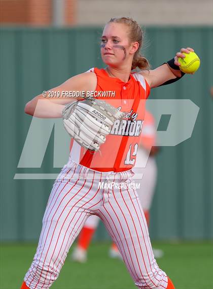 Thumbnail 1 in Bosqueville vs. Honey Grove (UIL 2A Regional Semifinal) photogallery.