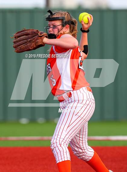 Thumbnail 1 in Bosqueville vs. Honey Grove (UIL 2A Regional Semifinal) photogallery.
