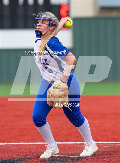 Thumbnail 2 in Bosqueville vs. Honey Grove (UIL 2A Regional Semifinal) photogallery.