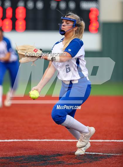 Thumbnail 2 in Bosqueville vs. Honey Grove (UIL 2A Regional Semifinal) photogallery.