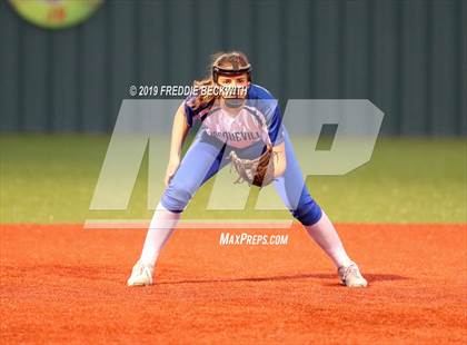 Thumbnail 1 in Bosqueville vs. Honey Grove (UIL 2A Regional Semifinal) photogallery.