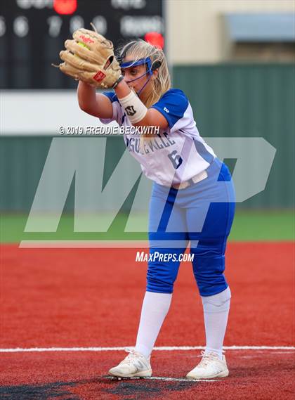 Thumbnail 1 in Bosqueville vs. Honey Grove (UIL 2A Regional Semifinal) photogallery.