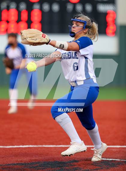 Thumbnail 3 in Bosqueville vs. Honey Grove (UIL 2A Regional Semifinal) photogallery.