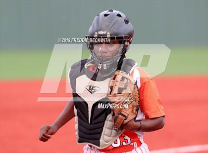 Thumbnail 2 in Bosqueville vs. Honey Grove (UIL 2A Regional Semifinal) photogallery.