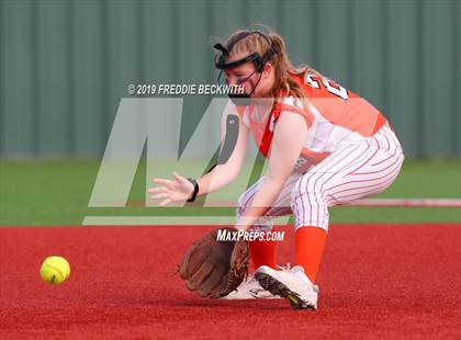 Thumbnail 3 in Bosqueville vs. Honey Grove (UIL 2A Regional Semifinal) photogallery.