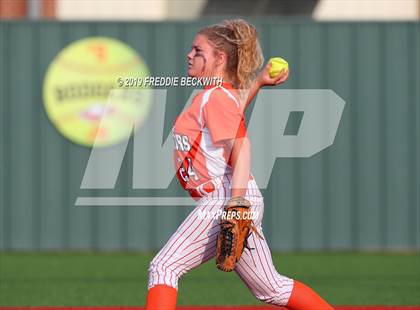 Thumbnail 3 in Bosqueville vs. Honey Grove (UIL 2A Regional Semifinal) photogallery.