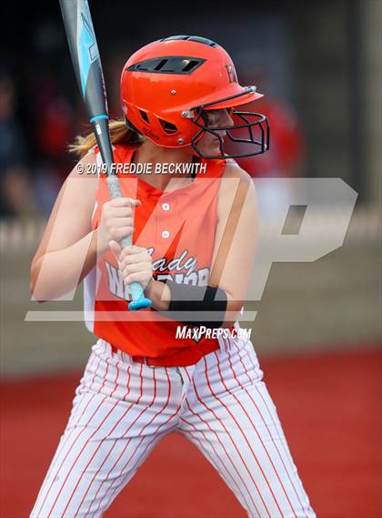 Thumbnail 3 in Bosqueville vs. Honey Grove (UIL 2A Regional Semifinal) photogallery.