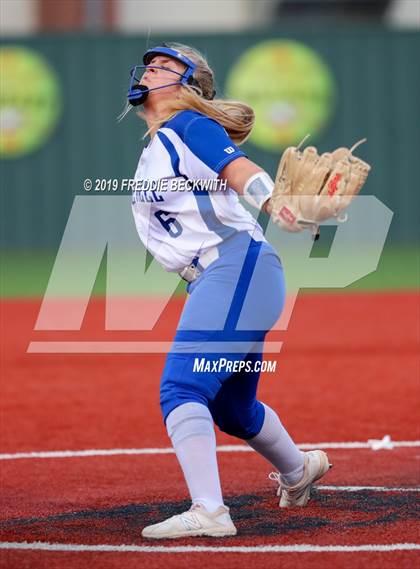 Thumbnail 2 in Bosqueville vs. Honey Grove (UIL 2A Regional Semifinal) photogallery.