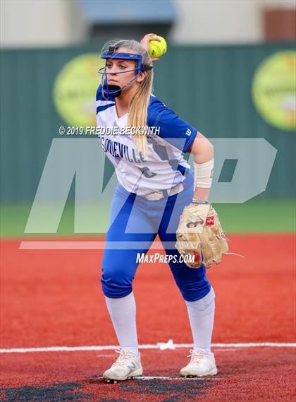 Thumbnail 3 in Bosqueville vs. Honey Grove (UIL 2A Regional Semifinal) photogallery.