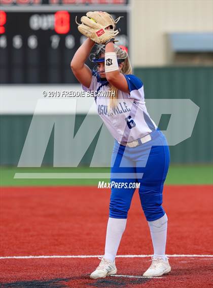 Thumbnail 3 in Bosqueville vs. Honey Grove (UIL 2A Regional Semifinal) photogallery.
