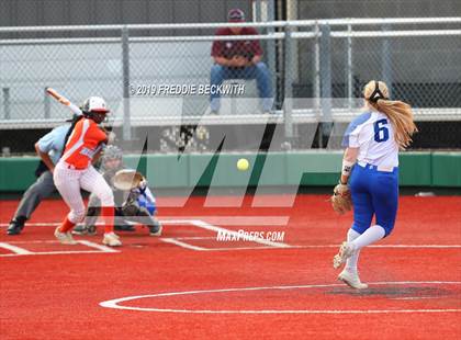 Thumbnail 3 in Bosqueville vs. Honey Grove (UIL 2A Regional Semifinal) photogallery.