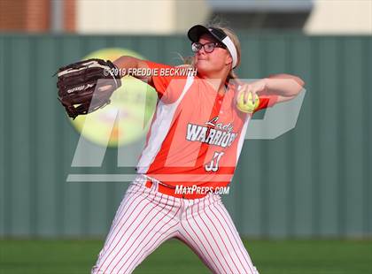 Thumbnail 3 in Bosqueville vs. Honey Grove (UIL 2A Regional Semifinal) photogallery.