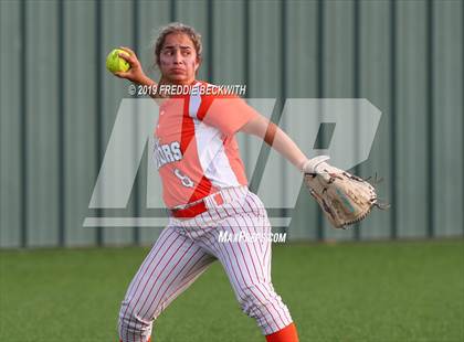Thumbnail 2 in Bosqueville vs. Honey Grove (UIL 2A Regional Semifinal) photogallery.
