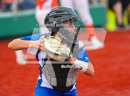 Thumbnail 3 in Bosqueville vs. Honey Grove (UIL 2A Regional Semifinal) photogallery.
