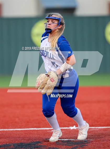 Thumbnail 2 in Bosqueville vs. Honey Grove (UIL 2A Regional Semifinal) photogallery.