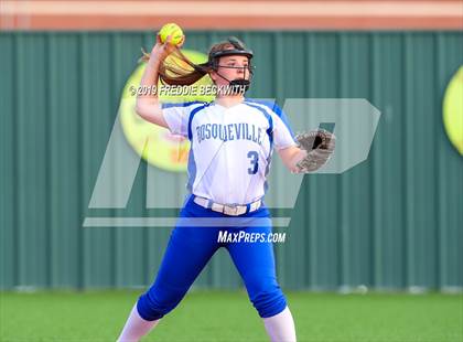 Thumbnail 3 in Bosqueville vs. Honey Grove (UIL 2A Regional Semifinal) photogallery.