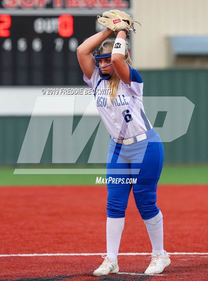 Thumbnail 2 in Bosqueville vs. Honey Grove (UIL 2A Regional Semifinal) photogallery.