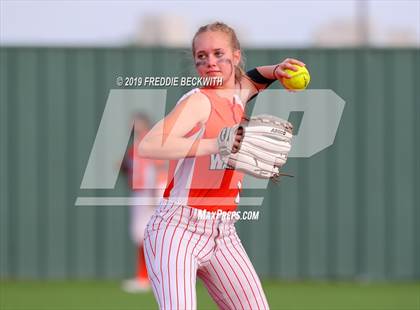 Thumbnail 1 in Bosqueville vs. Honey Grove (UIL 2A Regional Semifinal) photogallery.