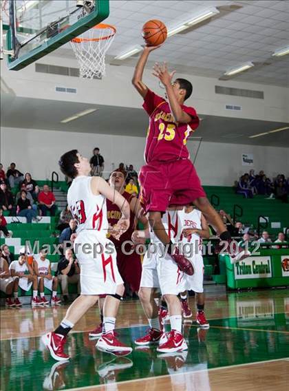 Thumbnail 2 in Cardinal Ritter vs. Scecina Memorial  (IHSAA 2A Sectional Tournament) photogallery.