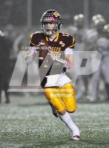 Thumbnail 3 in Daniel Hand vs. St. Joseph (CIAC Class L Final) photogallery.