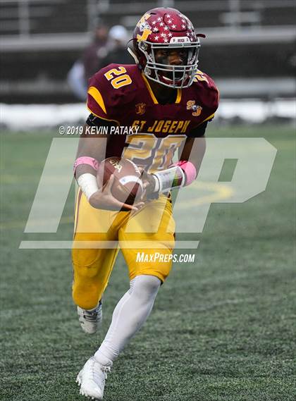 Thumbnail 2 in Daniel Hand vs. St. Joseph (CIAC Class L Final) photogallery.