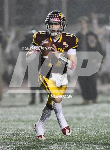 Thumbnail 2 in Daniel Hand vs. St. Joseph (CIAC Class L Final) photogallery.