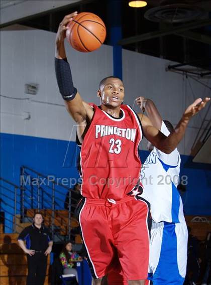 Thumbnail 1 in Thomas Edison vs Princeton Day Academy (Queens Jam Christmas Classic) photogallery.