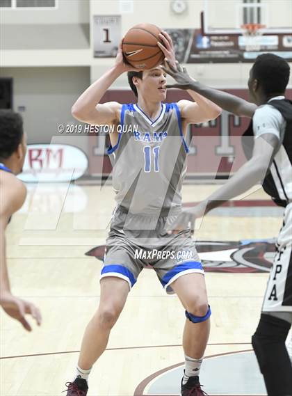 Thumbnail 2 in Ingraham vs. Fairmont Prep (Rancho Mirage Holiday Invitational) photogallery.