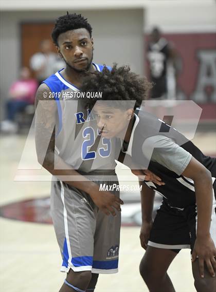 Thumbnail 2 in Ingraham vs. Fairmont Prep (Rancho Mirage Holiday Invitational) photogallery.
