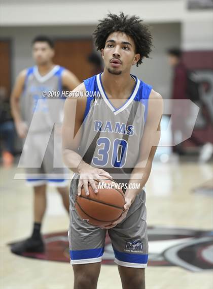 Thumbnail 1 in Ingraham vs. Fairmont Prep (Rancho Mirage Holiday Invitational) photogallery.