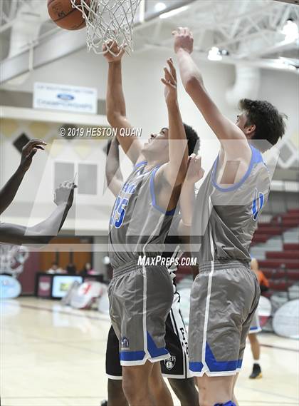 Thumbnail 2 in Ingraham vs. Fairmont Prep (Rancho Mirage Holiday Invitational) photogallery.