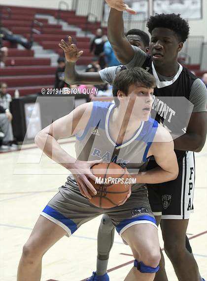 Thumbnail 2 in Ingraham vs. Fairmont Prep (Rancho Mirage Holiday Invitational) photogallery.