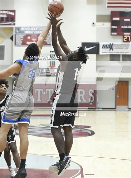 Thumbnail 3 in Ingraham vs. Fairmont Prep (Rancho Mirage Holiday Invitational) photogallery.