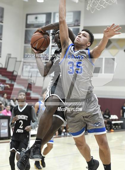Thumbnail 3 in Ingraham vs. Fairmont Prep (Rancho Mirage Holiday Invitational) photogallery.