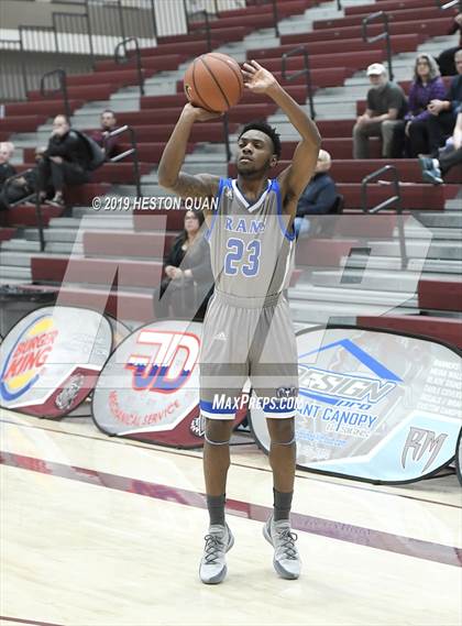 Thumbnail 1 in Ingraham vs. Fairmont Prep (Rancho Mirage Holiday Invitational) photogallery.