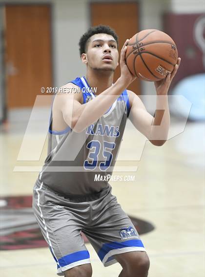 Thumbnail 2 in Ingraham vs. Fairmont Prep (Rancho Mirage Holiday Invitational) photogallery.
