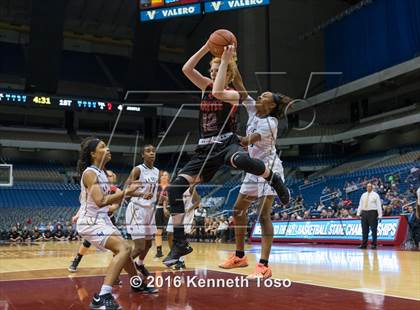 Thumbnail 2 in La Vega vs. Argyle (UIL 4A Final) photogallery.