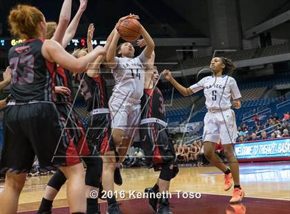 Thumbnail 2 in La Vega vs. Argyle (UIL 4A Final) photogallery.