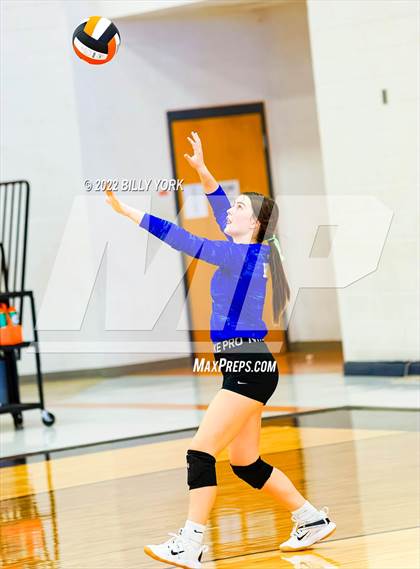 Thumbnail 2 in Grand Saline Indians vs Rains Wildcats photogallery.