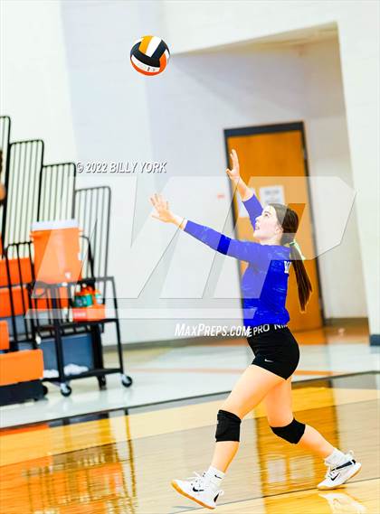 Thumbnail 3 in Grand Saline Indians vs Rains Wildcats photogallery.