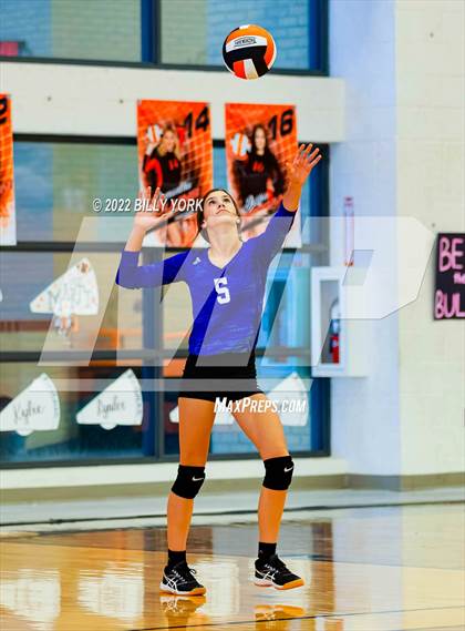Thumbnail 3 in Grand Saline Indians vs Rains Wildcats photogallery.