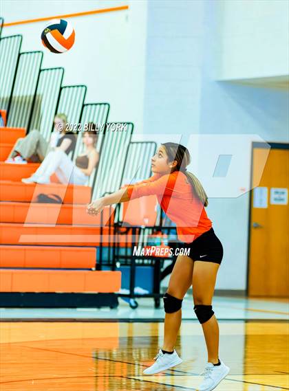 Thumbnail 3 in Grand Saline Indians vs Rains Wildcats photogallery.