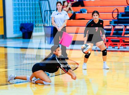 Thumbnail 3 in Grand Saline Indians vs Rains Wildcats photogallery.