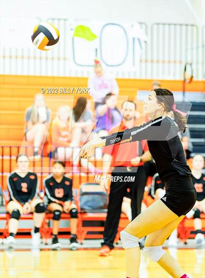 Thumbnail 2 in Grand Saline Indians vs Rains Wildcats photogallery.