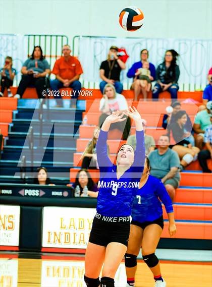 Thumbnail 3 in Grand Saline Indians vs Rains Wildcats photogallery.